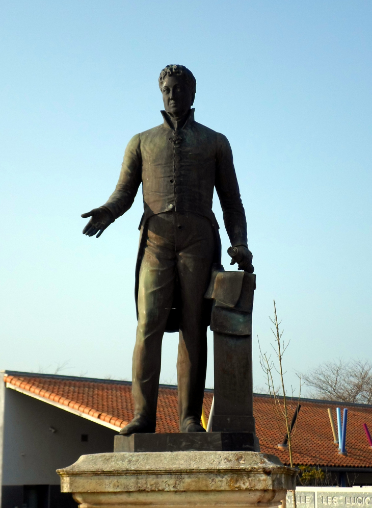 Statue bronze du Marquis D'Aligre   Marans Photo D.GOGUET