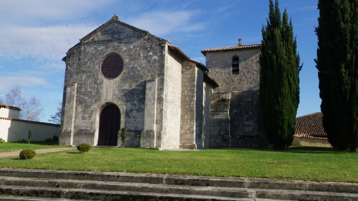 L'église Saint Félix XIIème, remaniée au XVIIème. - Messac