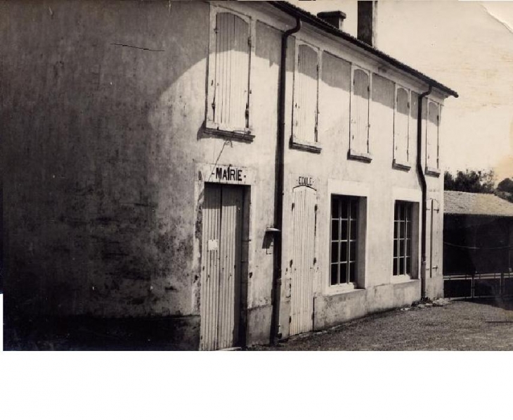 Ancienne photo de l'école et de la mairie - Nachamps