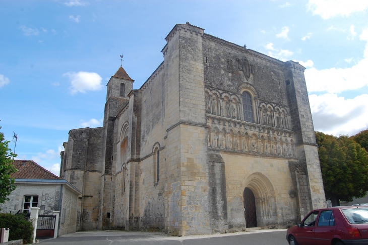 Eglise Saint  Pierre  - Pérignac