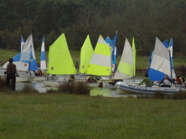 Sur l'étang - Port-des-Barques