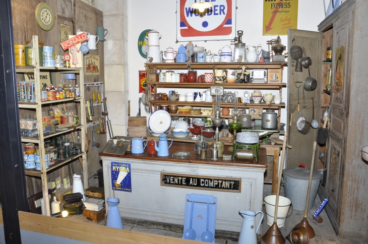 ROCHEFORT MUSEE DES COMMERCES D'AUTREFOIS LE BAZAR 