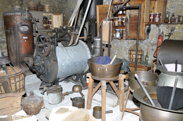 ROCHEFORT MUSEE DES COMMERCES D'AUTREFOIS LA TEINTURERIE 