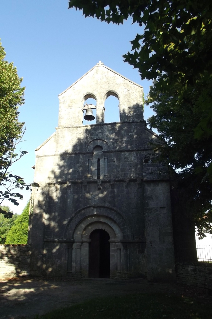 Eglise 12ème siècle. - Romazières