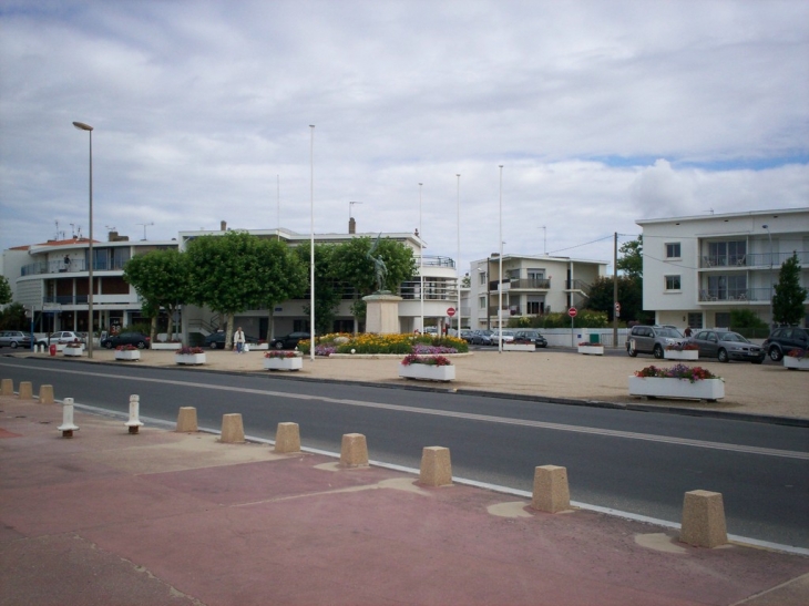 Place Foch Blvd Fréderic Garnier - Royan