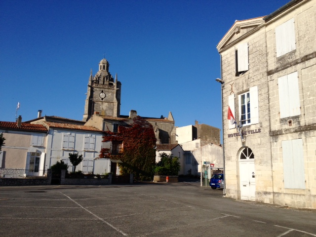 La place de l'hôtel de ville. - Saint-Fort-sur-Gironde