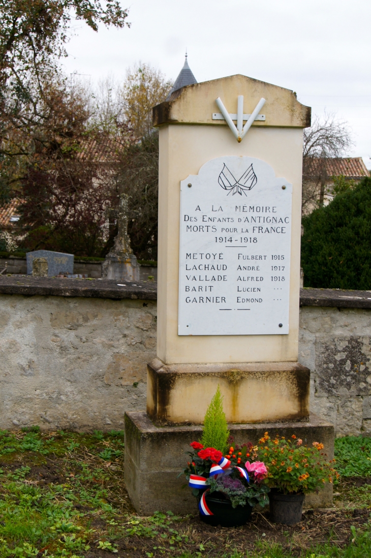 Le Monument aux Morts - Saint-Georges-Antignac