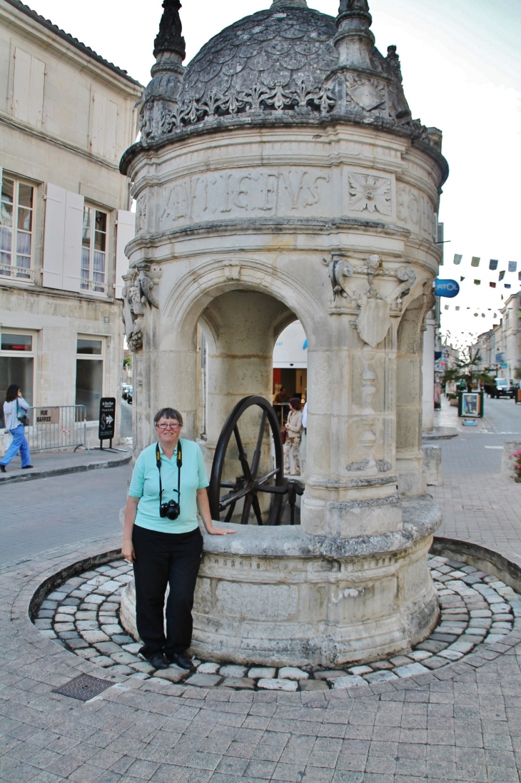 Fontaine du Pilori - Saint-Jean-d'Angély