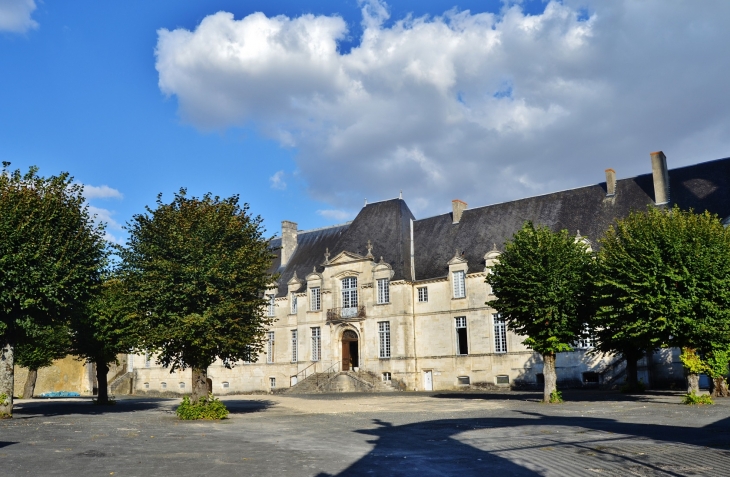 Abbaye d'Angely - Saint-Jean-d'Angély