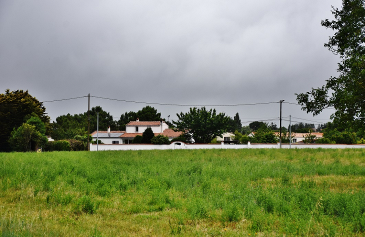 La Commune - Saint-Just-Luzac