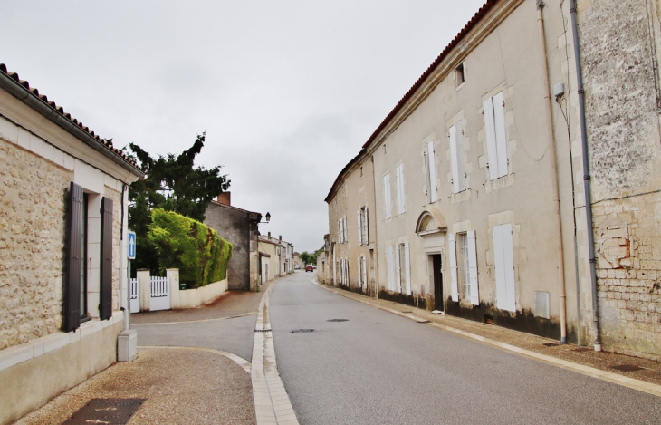 La Commune - Saint-Just-Luzac