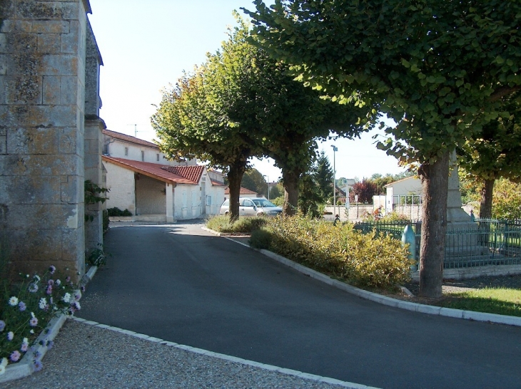 Placede la Mairie et de l'église - Saint-Martial-sur-Né