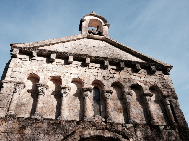 La façade de l'église de style saintongeais. - Saint-Martin-d'Ary