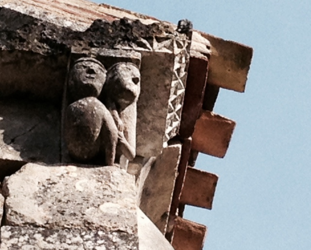 Modillon sculpté de l'église. - Saint-Martin-d'Ary