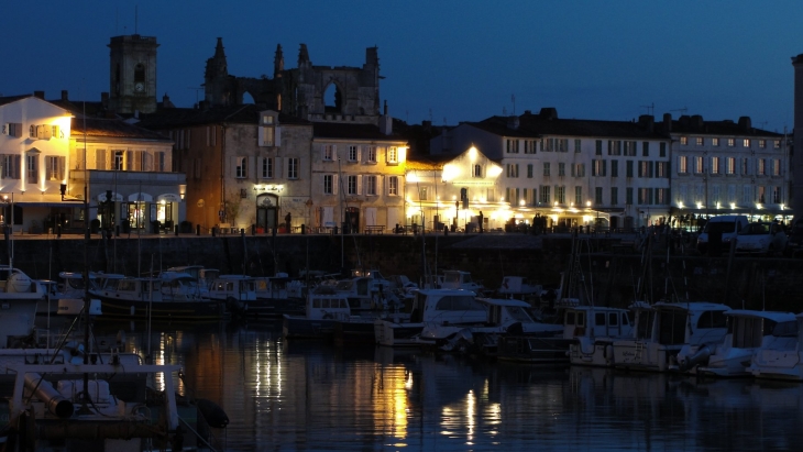 La nuit est tombée sur le port - Saint-Martin-de-Ré