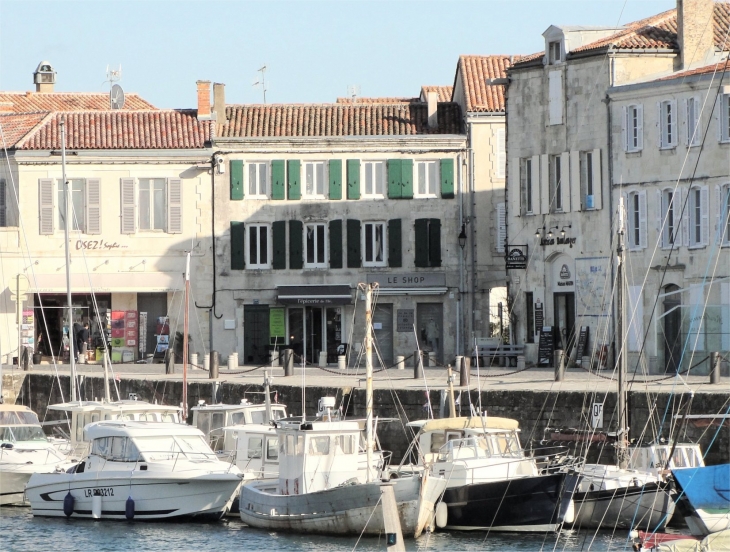 A l'entrée de la rue Baron de Chantal - Saint-Martin-de-Ré