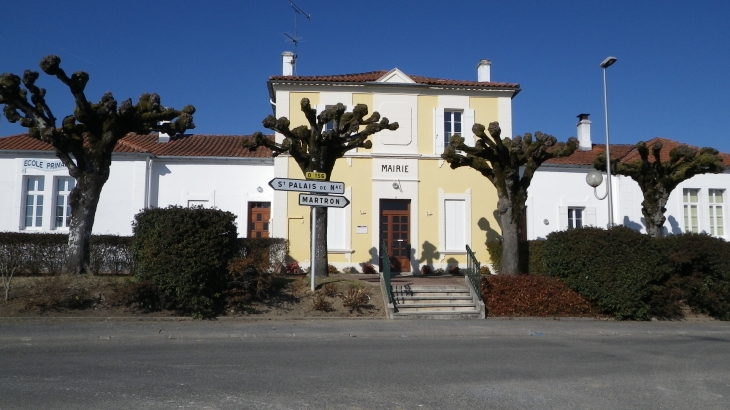 La mairie-école. - Saint-Palais-de-Négrignac