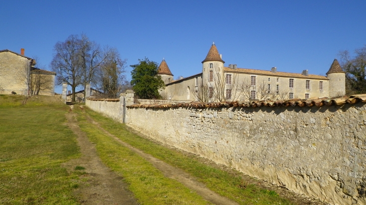 Château de Chaux. - Saint-Palais-de-Négrignac