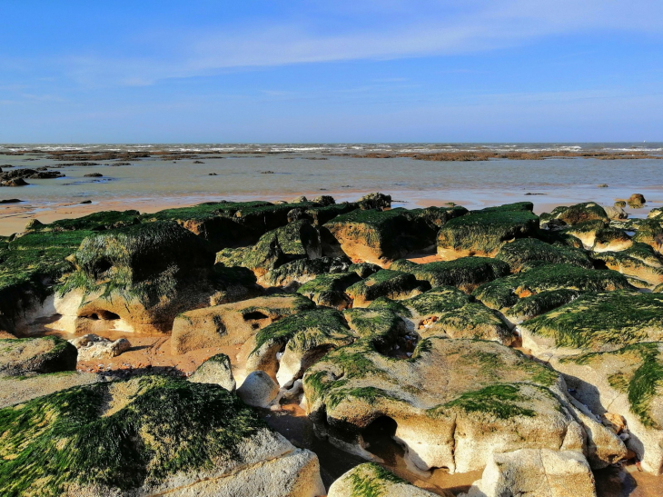 L'eau coule sur la plage du Platin - Saint-Palais-sur-Mer