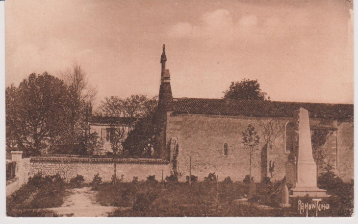 Parc du souvenir prés de l'église romane - Saint-Rogatien