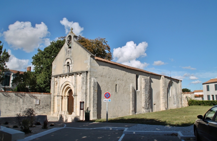  .église Saint-Rogatien