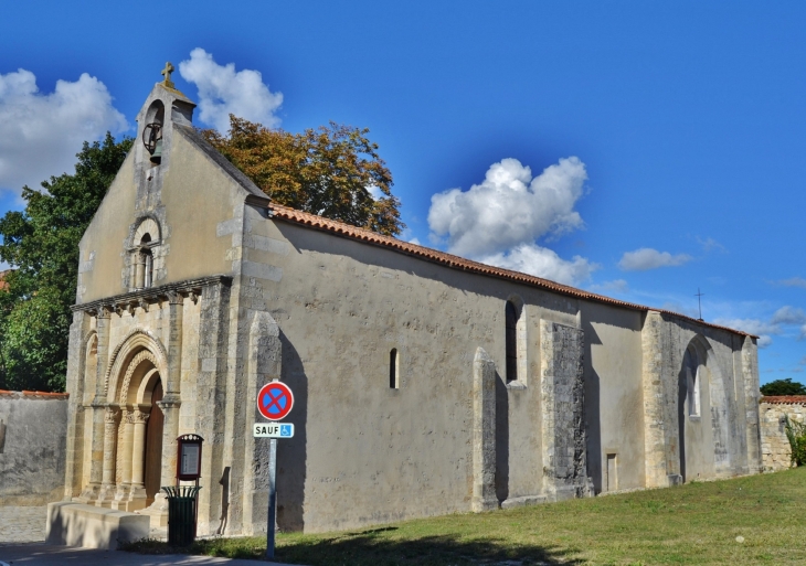  .église Saint-Rogatien