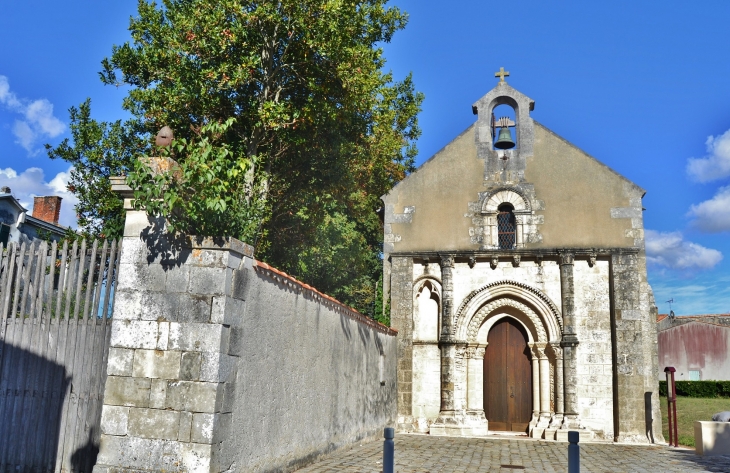  .église Saint-Rogatien