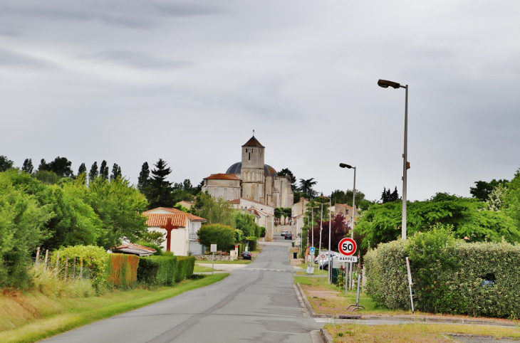 La Commune - Saint-Romain-de-Benet