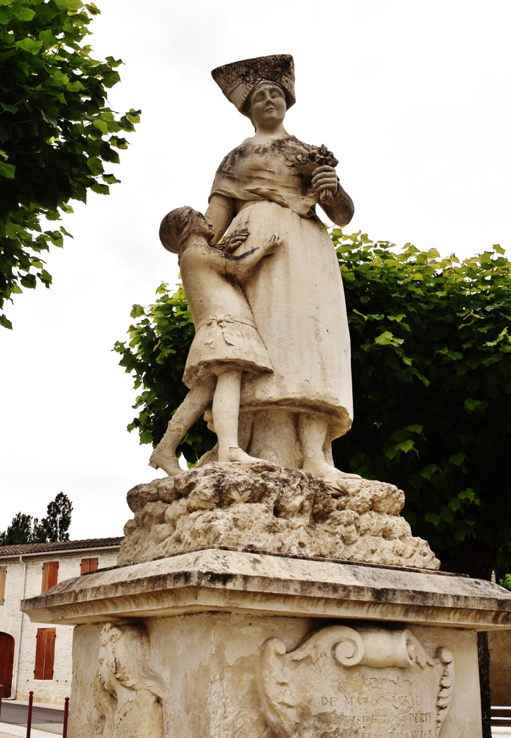 Statue - Saint-Romain-de-Benet