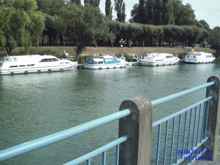 La charente passant à saintes