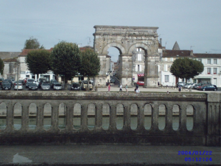 La Charente et son monument - Saintes