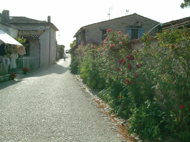 Talmont-sur-Gironde - rue de l'Ecole