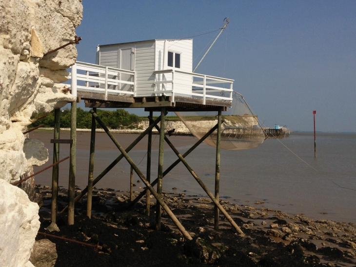 Une cabane de pêche ou carrelet. - Talmont-sur-Gironde