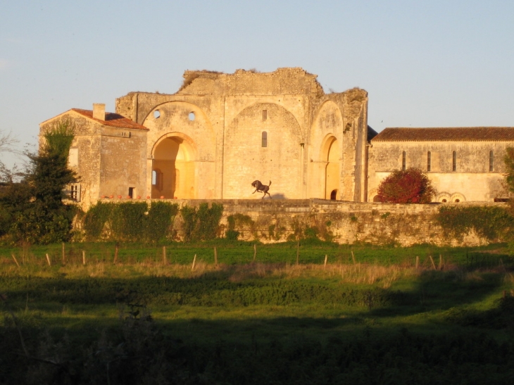 Abbaye de Trizay