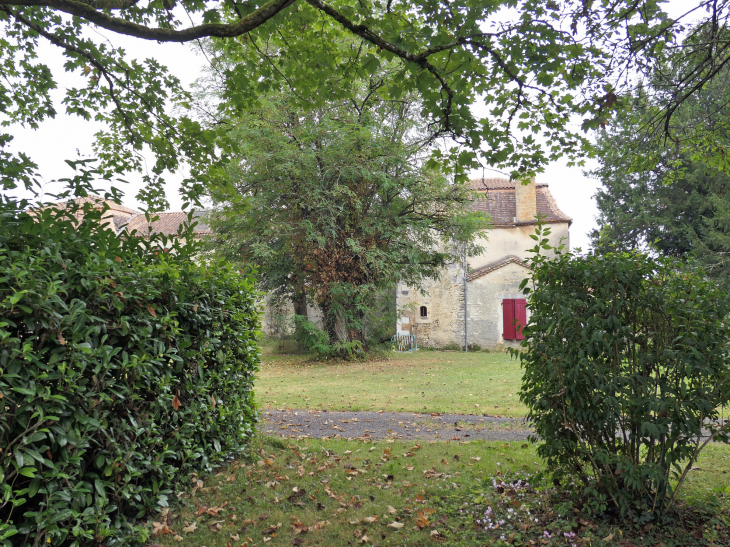 Maison dans la campagne - Aignes-et-Puypéroux