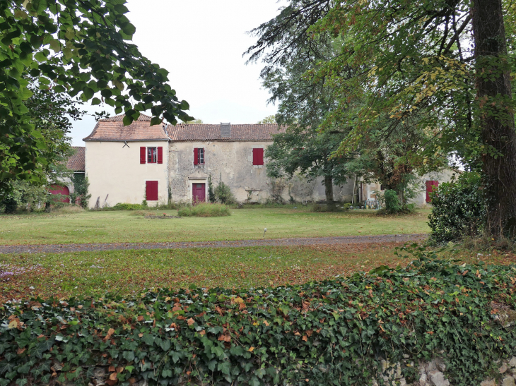 Maison dans la campagne - Aignes-et-Puypéroux