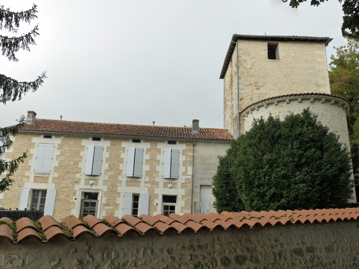 Aignes : chevet de l'église Saint Martial - Aignes-et-Puypéroux