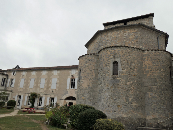 Puyperoux : l'ancienne abbaye Saint Gilles - Aignes-et-Puypéroux