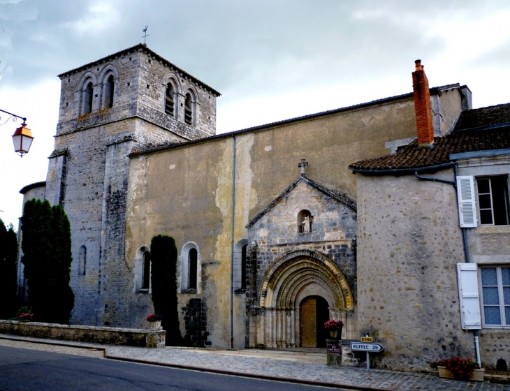 L'église d'Alloue