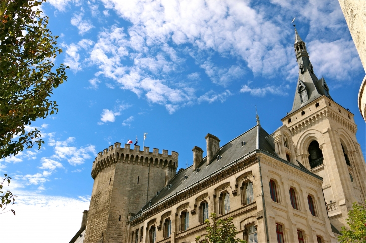 L'Hotel de Ville. - Angoulême