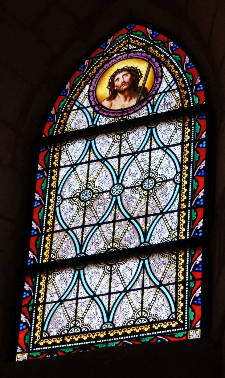 Vitrail de l'église Saint Sixte. - Aunac