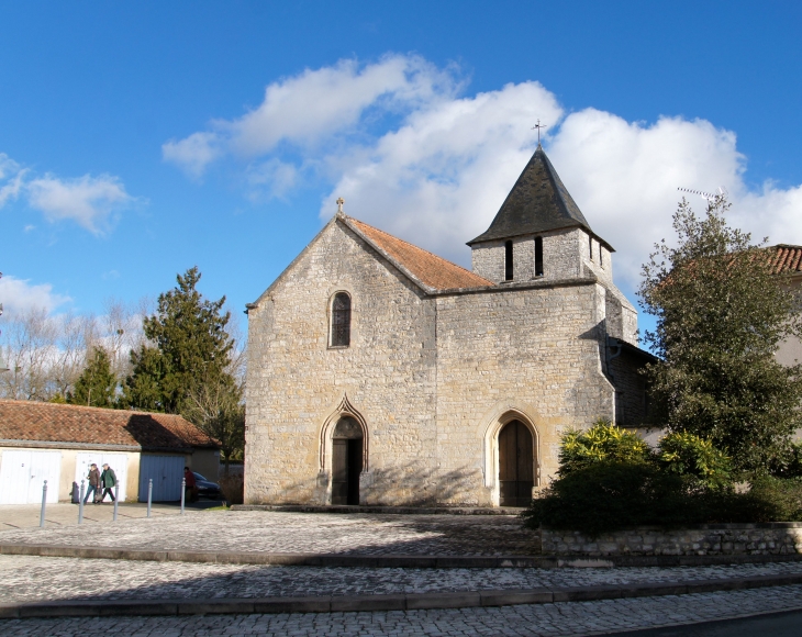 Eglise Saint-Sixte, rénovée. - Aunac