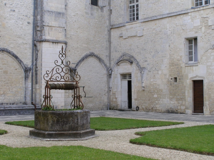 ABBAYE DE ST ETIENNE DE BASSAC