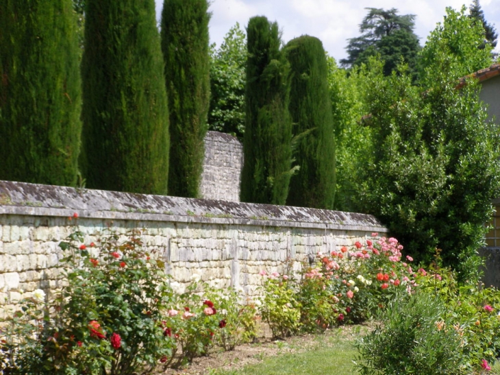 ABBAYE DE ST ETIENNE DE BASSAC