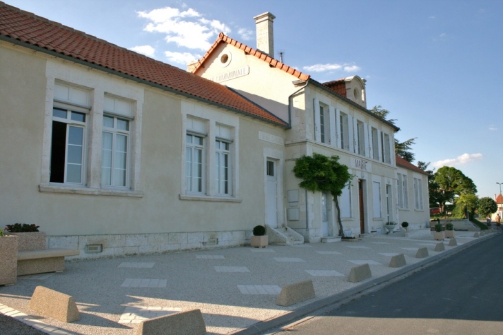 La Mairie - Berneuil