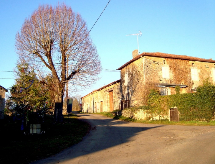 Village de Lascoux, près de Cellefrouin