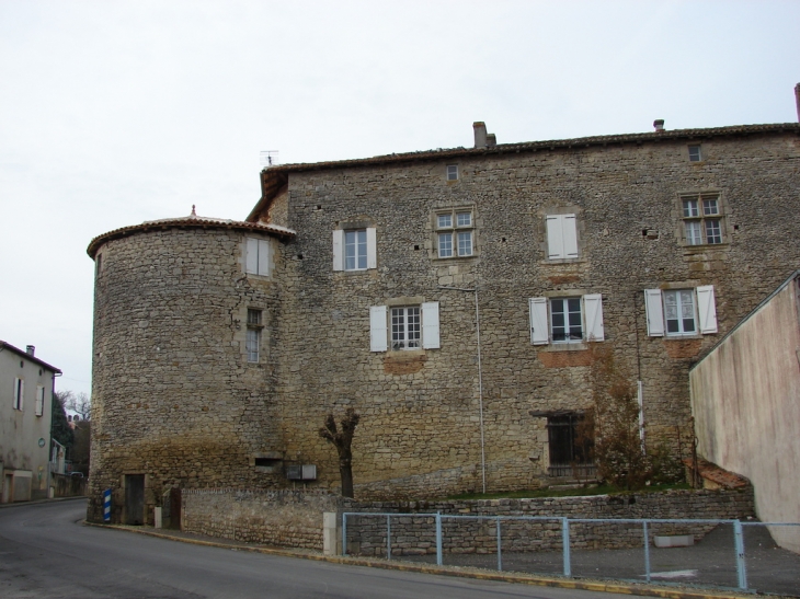 Le Château - Champagne-Mouton