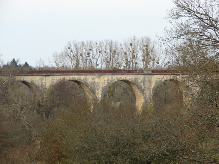 Le viaduc - Champagne-Mouton