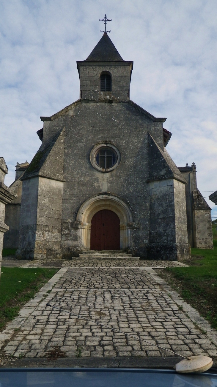 L'église romanr trés remaniée. - Chantillac