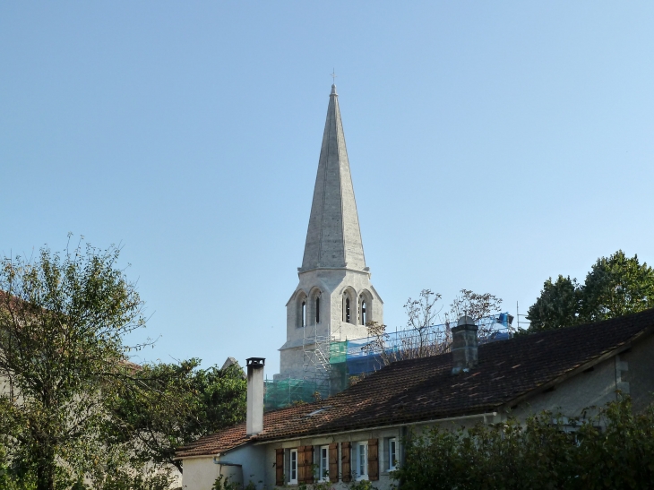 Clocher-remarquable-en-pyramide-octogonale-eglise-notre-dame - Charmant